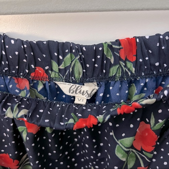 Blush off the shoulder flower dress - Picture 5 of 6